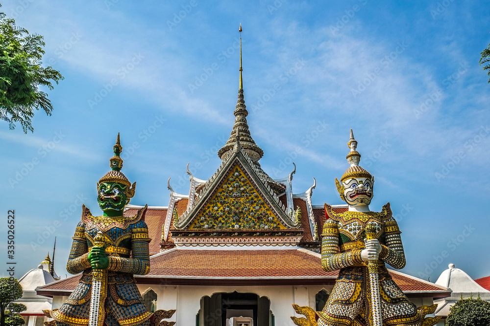 Thai giants statue at wat arun (temple of dawn) Bangkok, Thailand