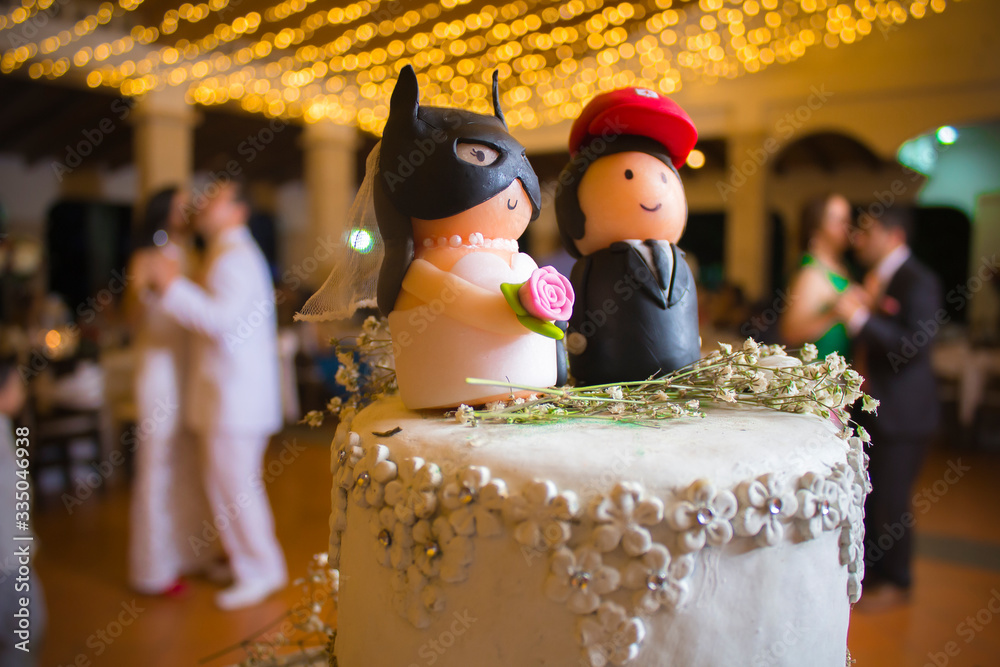 bride and groom pastillage on wedding cake