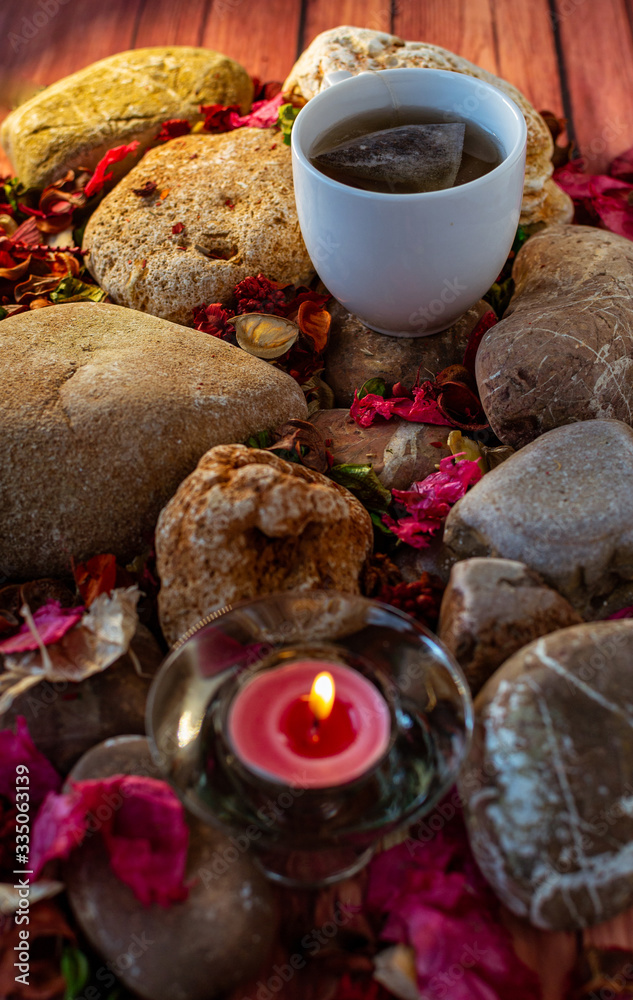 pausa relajante con cafe, sahumerio y vela aromatica