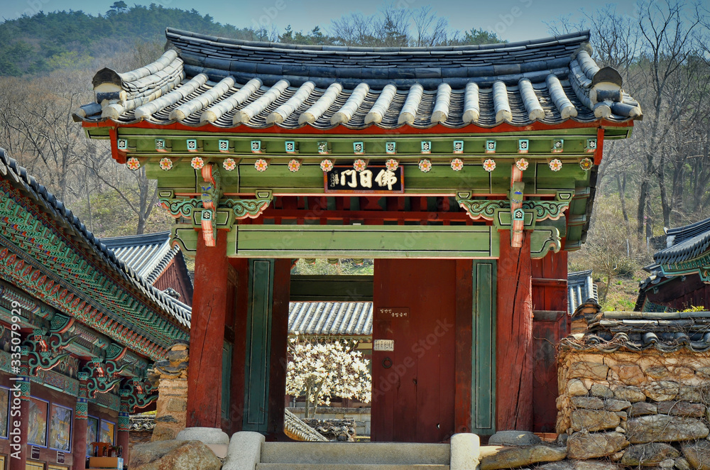 Fototapeta premium Songgwangsa is a zen buddhism temple located in South Jeolla Province on the Korean Peninsula. Founded in 867 it fell into disuse but was re-established in 1190 by Seon master Jinul. 04-08-2017