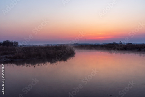 Poranek nad Narwią. Rzeka Narew. Piekne Podlasie. Polska © podlaski49