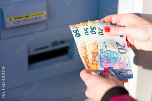 pandemic virus causes rationing of cash via ATM