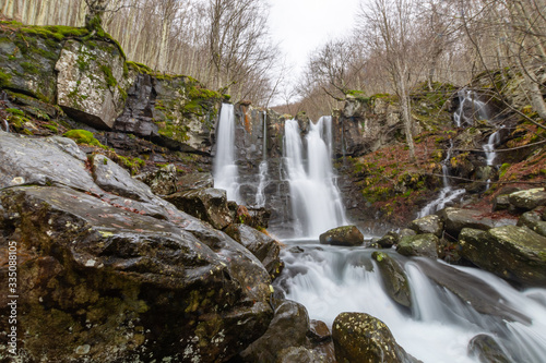 Foto Cascades of the river dardagna, five jumps of the river after the sanctuary of t