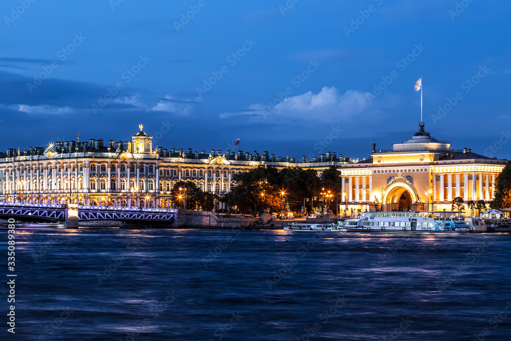 Fototapeta premium Night view of the Admiralty building, the Palace bridge and the Hermitage building. Saint Petersburg, Russia