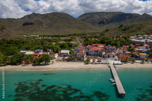 Vue a  rienne en drone  d une plage d  serte  pendant le confinement    la Martinique