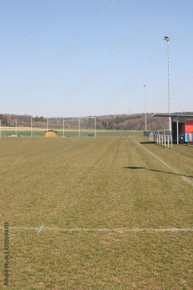 Fototapeta premium Fussballplatz im Dorf.