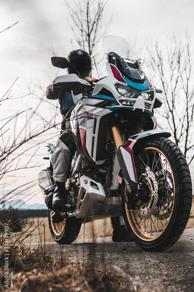 2020 Africa Twin Beauty shot -