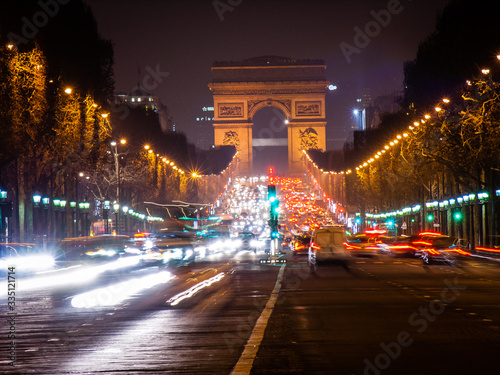 Arc de Triomphe and Champs-Elysees Trump Arch in Paris at night with headlights and cars © DatenschutzStockfoto