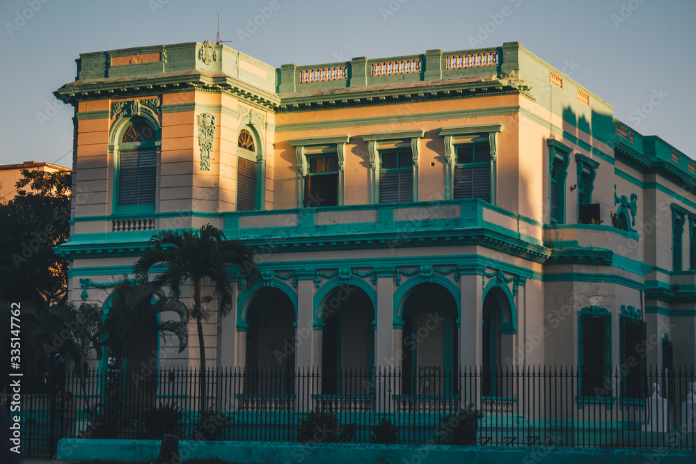 Obraz premium Old building in La Havana