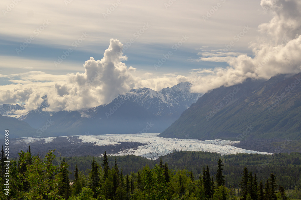 Obraz premium Matanuska glacier at Anchorage Alaska, view from highway 