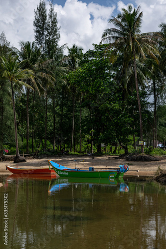 Fototapeta Naklejka Na Ścianę i Meble -  boats on the river thailand