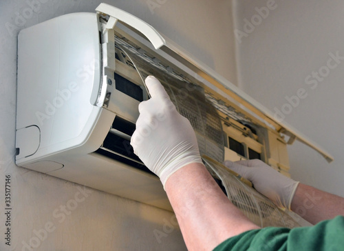 Air conditioner with remote controller