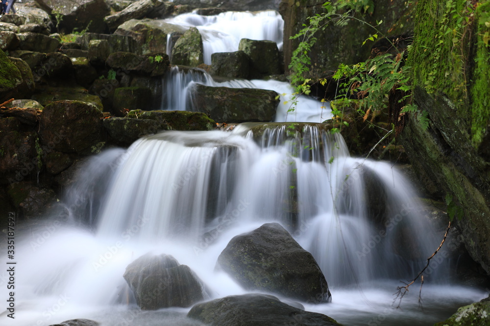 Obraz premium 폭포 장노출 사진