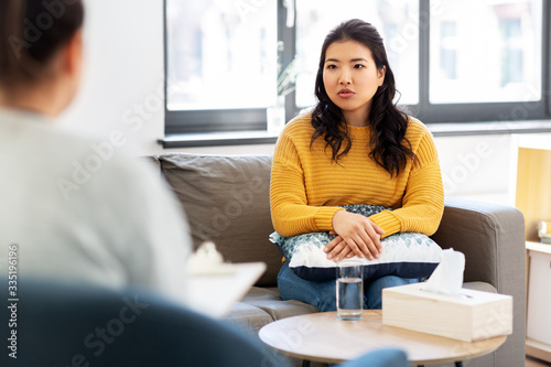 Fototapete psychology and mental therapy concept - young asian woman patient and psychologi