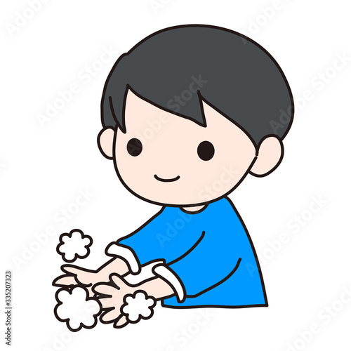 手を洗う男の子