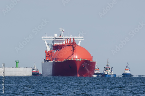 GAS TANKER - Ship sails to the LNG terminal