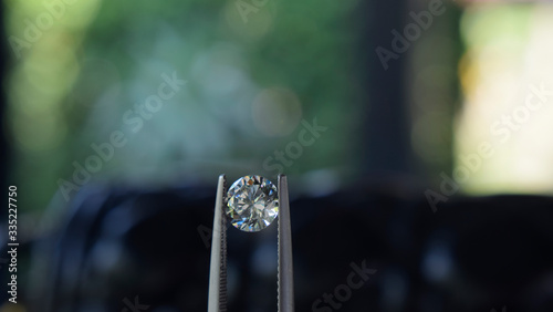 Selected diamonds In the gemstone clamp for making jewelry