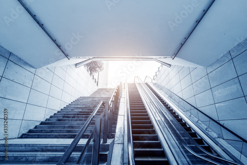Fototapeta Naklejka Na Ścianę i Meble -  Escalator in subway station