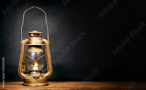 Fotografía Kerosene lamp at night on a wooden table