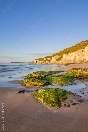 Abendstimmung am Whiterocks Beach – Country Antrim, Nordirland