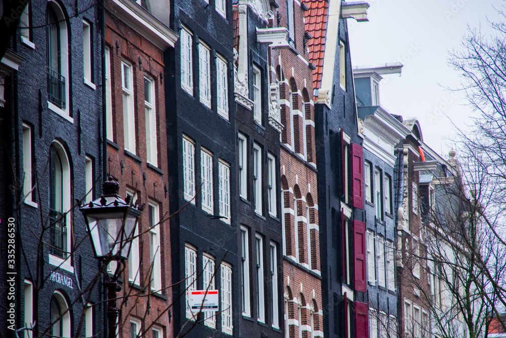 Bâtiment typique dans les rue d'Amsterdam
