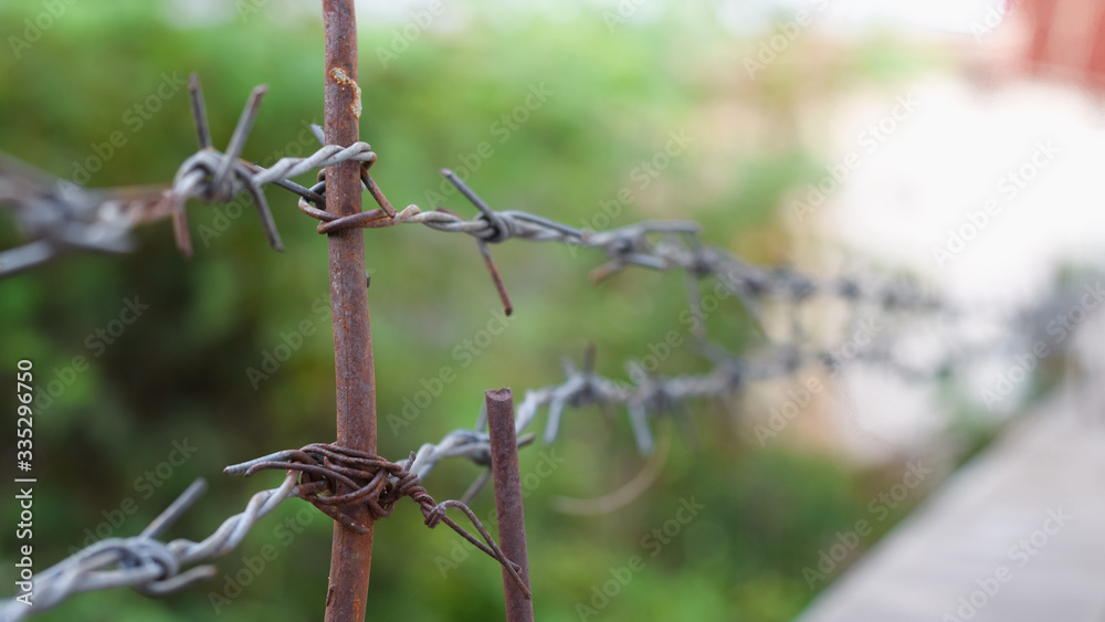 the rust on Barbed Wire, Barbed wire for enclosed areas the rust on Barbed Wire, Barbed wire for enclosed areas