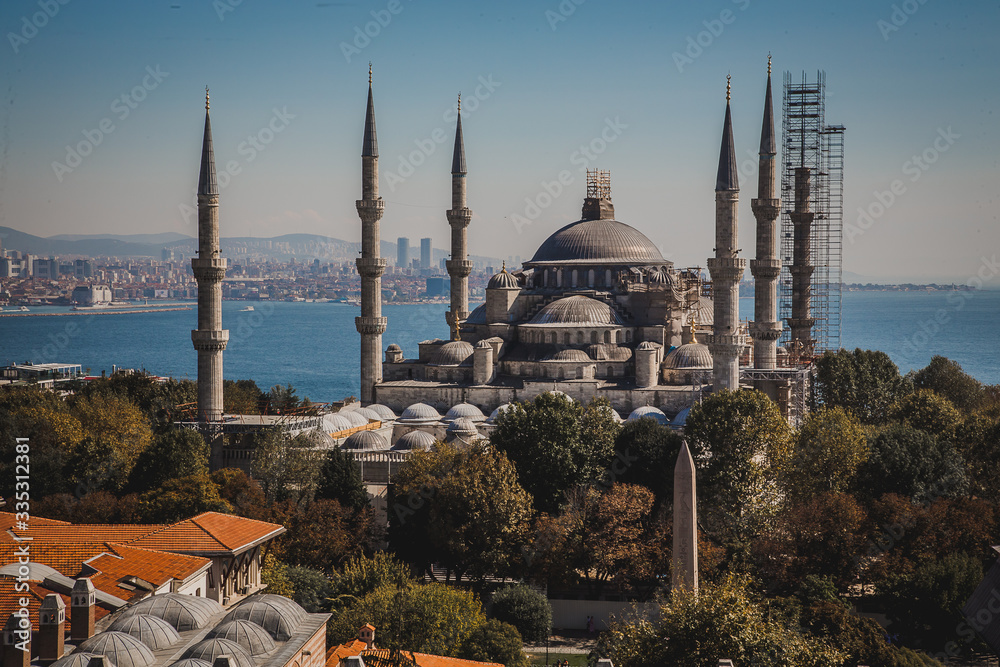 Obraz premium Turkey, the city of Istanbul, in the pictures one of the mosques of the city, outside.