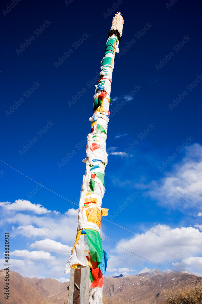 Obraz premium tibetan prayer flags in tibet, China