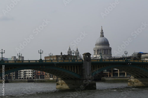 puente sobre tamesis photo