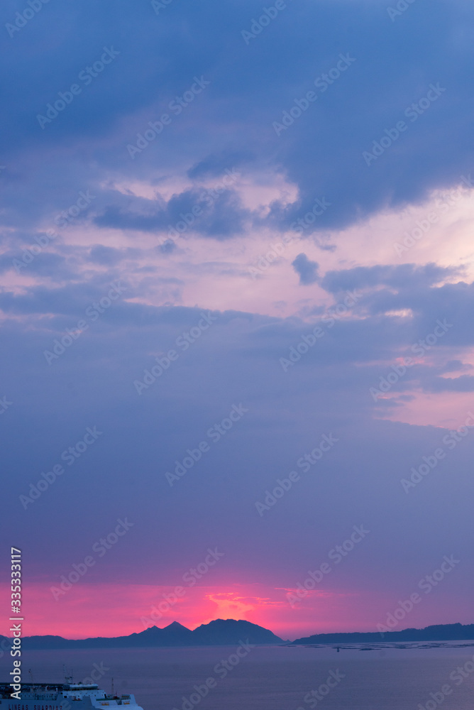 Obraz premium Sunset sky full of clouds in Vigo, Spain