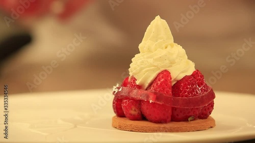 pie with strawberries