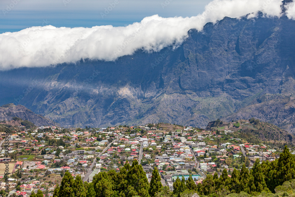 Obraz premium village of Cilaos in the middle of Reunion Island, French departement in the Indian Ocean
