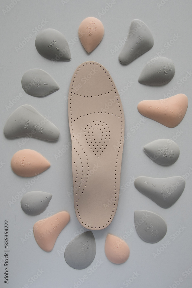Φωτογραφία The process of manufacturing individual orthopedic insoles for people with foot diseases, flat feet