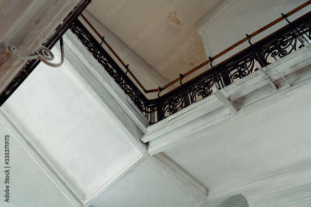 Obraz premium old staircase in an ancient building