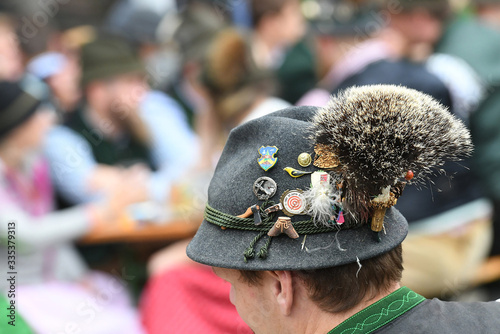 Ein typischer Hut mit Gamsbart im Salzkammergut (Oberösterreich, Österreich) - A typical hat with a chamois beard (a bundle with chamois hair) in the Salzkammergut (Upper Austria, Austria) photo