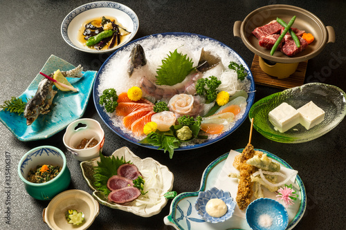 新鮮な魚のお造り 和食 日本料理
