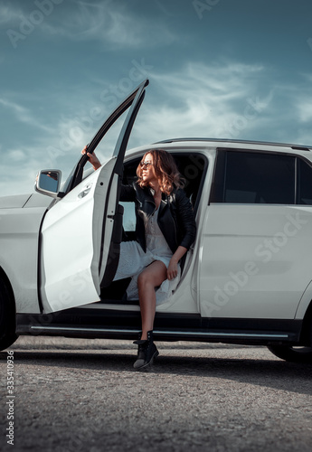 woman in car © Максим Ермак