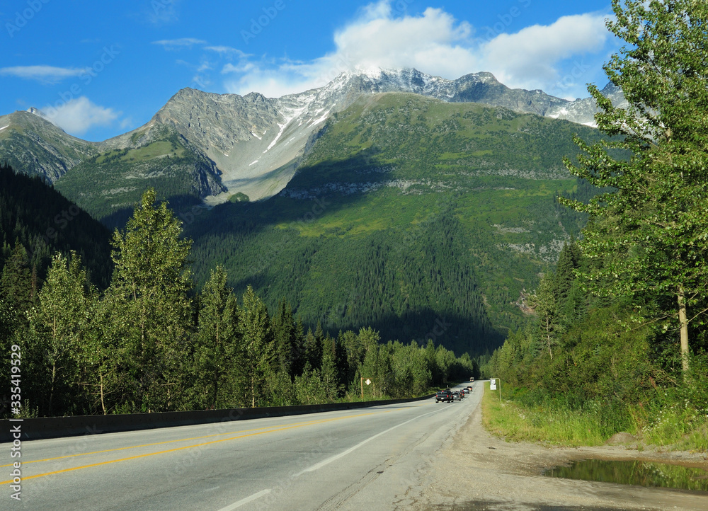 Fototapeta premium Scenic Highway Between Large Mountains In Glacier National Park