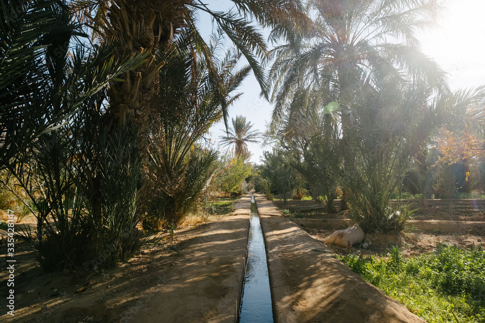 Obraz premium aqueduct in morocco village