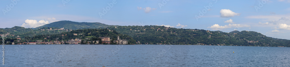 Italie - Piémont - Lac d'Orta - Pella - Panorama sur Orta et l'ile de San Giulio