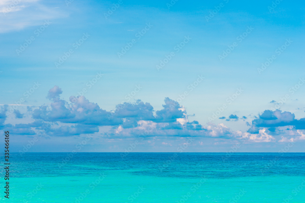 Obraz premium Sea with idyllic sky clody in island vacation summer time