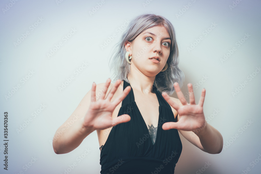 Ταπετσαρία The woman is afraid of fear