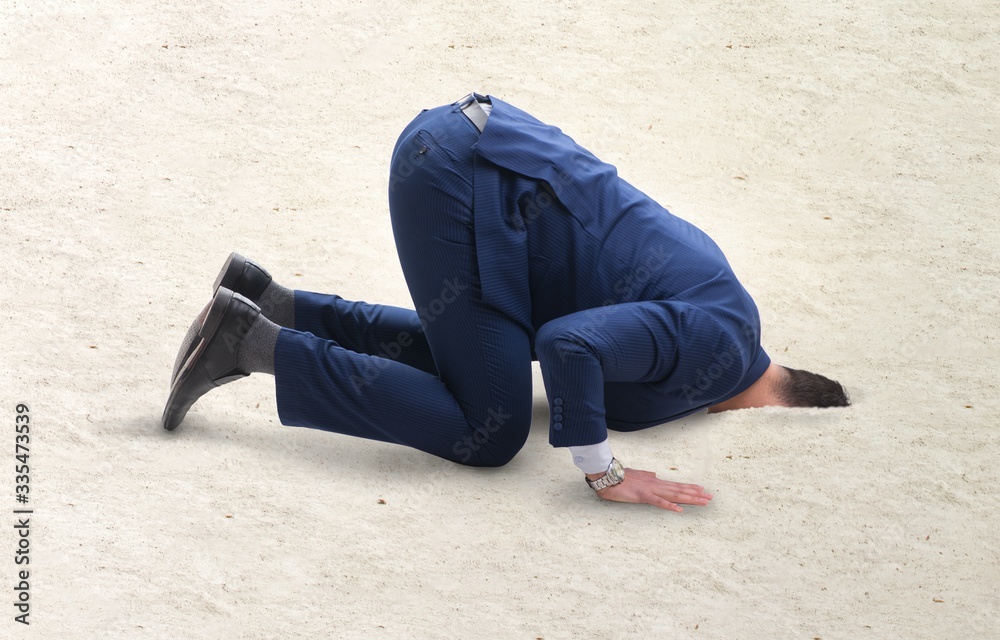 Ταπετσαρία Businessman hiding his head in sand escaping from problems