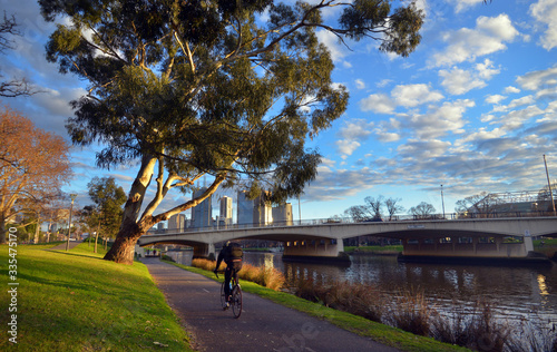 Cuadro en lienzo bike track on the Yarra River Melbourne