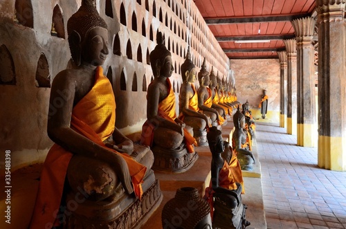 Beeindruckende Buddha-Statuen im Vat Sisaket, Vientiane, Laos © Christian