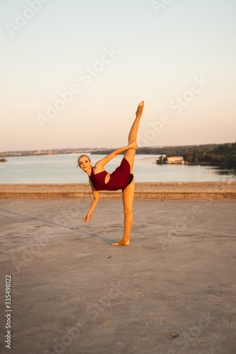girl dancer while dancing in the summer outdoors
