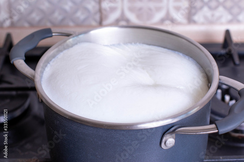 Φωτογραφία Milk boiling over a pan