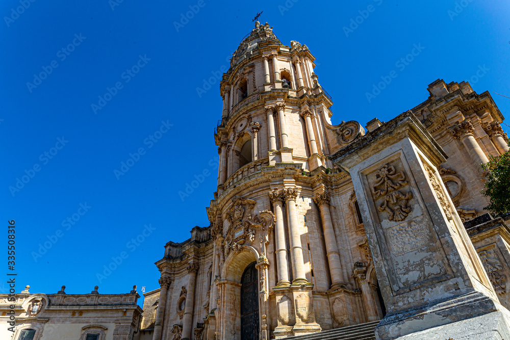 Fototapeta premium dome with baroque facade