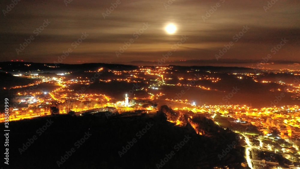 Durante a noite, Região Norte de Portugal.