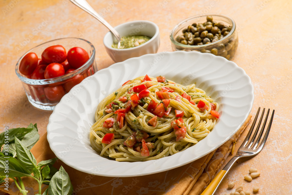 spaghetti with pesto sauce tomatoes fres and capers